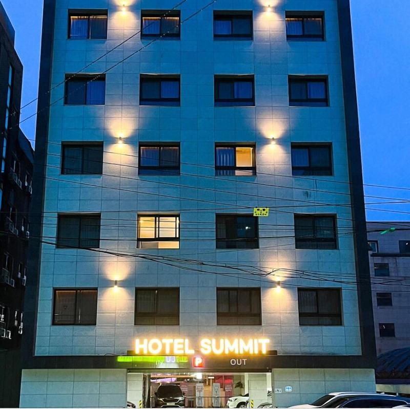 Hotel Summit image