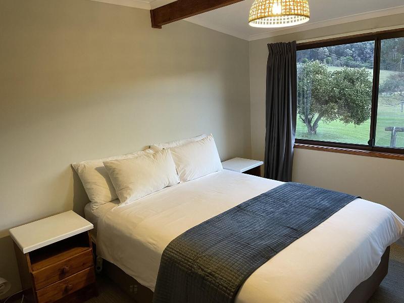 Black Bream Point Cabins image