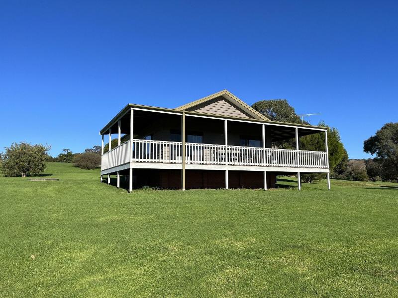 Black Bream Point Cabins image
