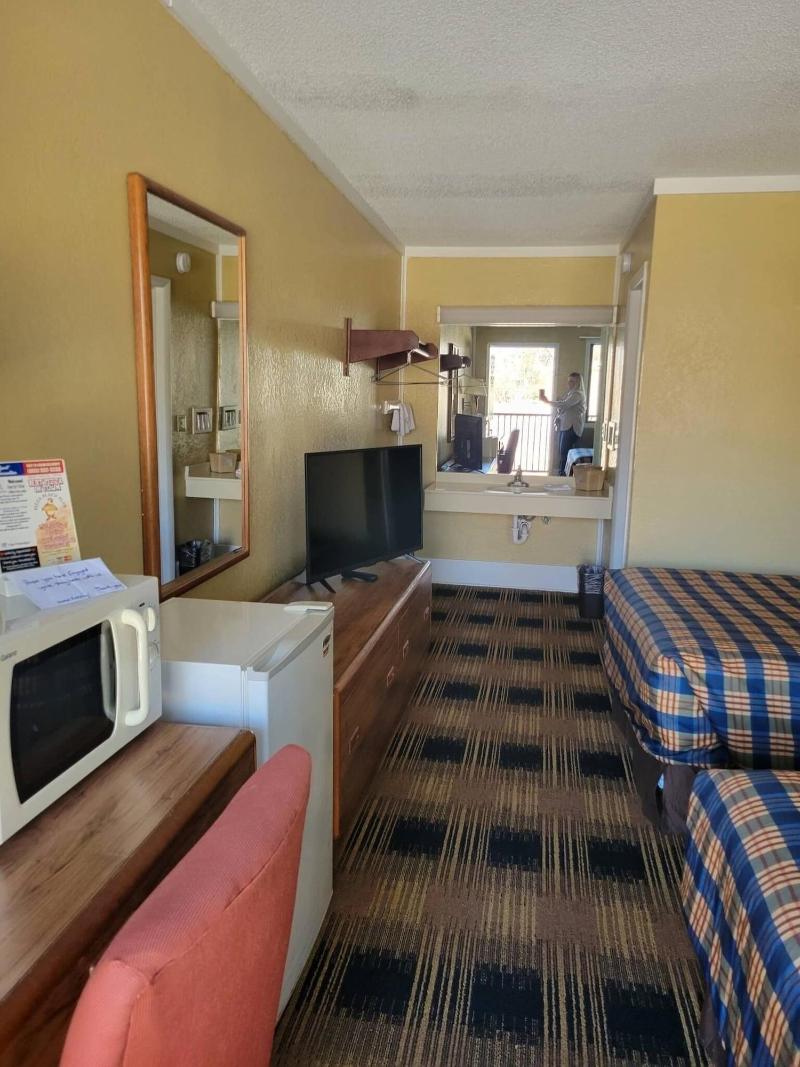 Smokies Motel image