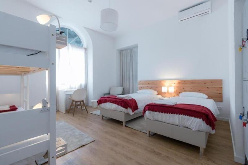 Lagoa Hostel Suites image