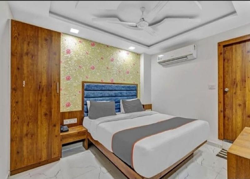 Hotel Lux Inn image