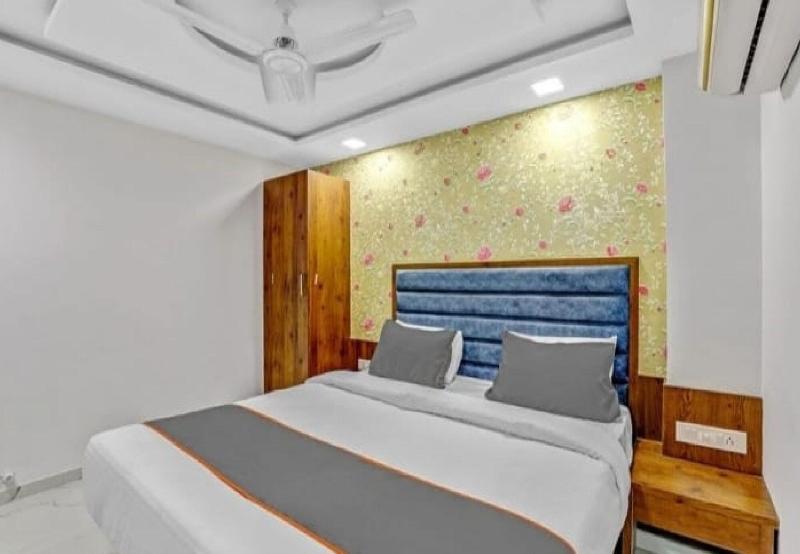 Hotel Lux Inn image