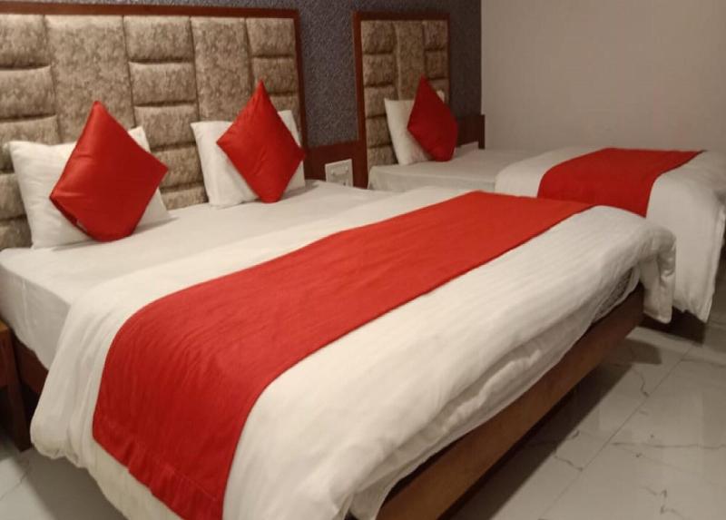 Hotel Lux Inn image