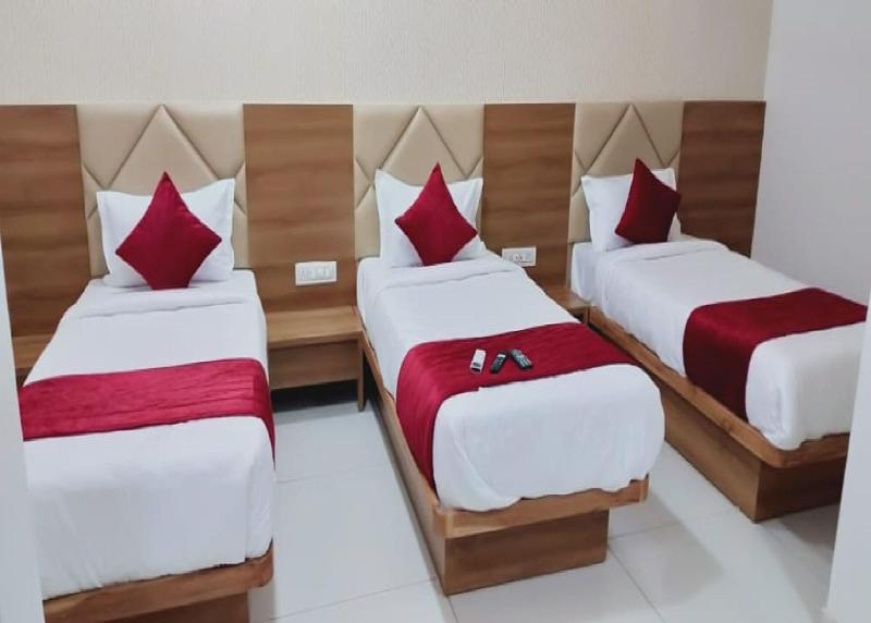 Hotel Lux Inn image