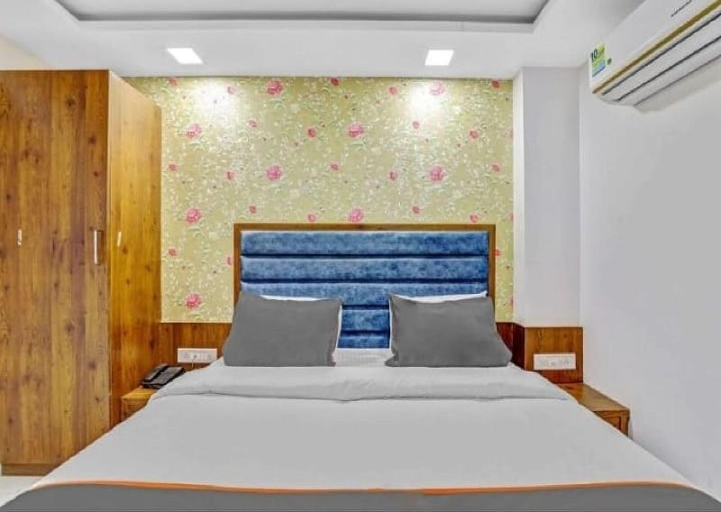 Hotel Lux Inn image