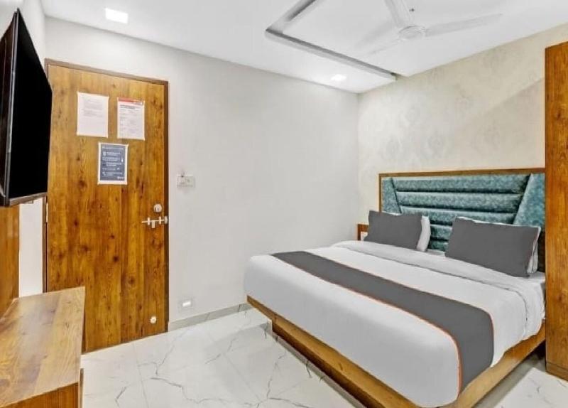 Hotel Lux Inn image