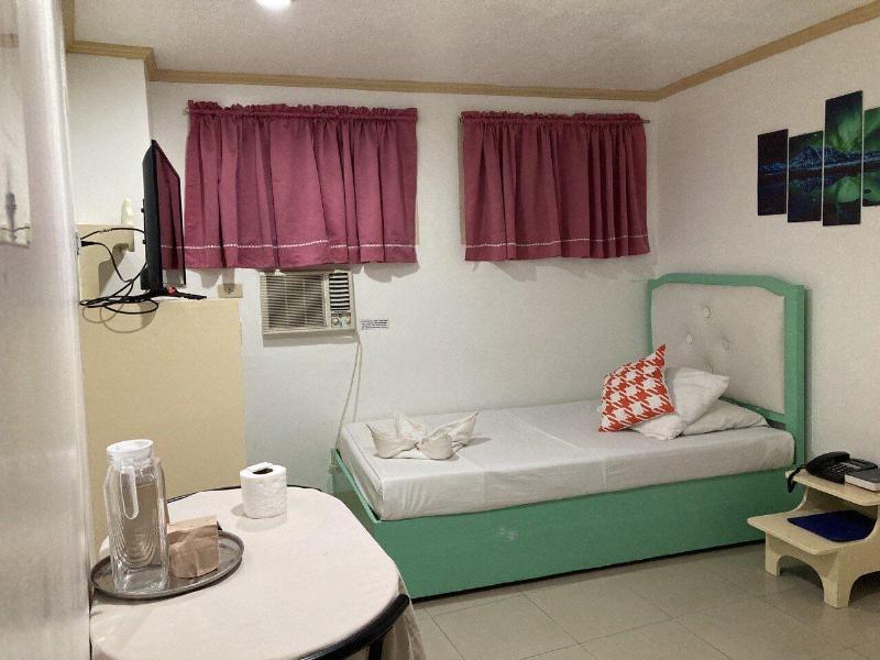 Demiren Hotel And Restaurant image