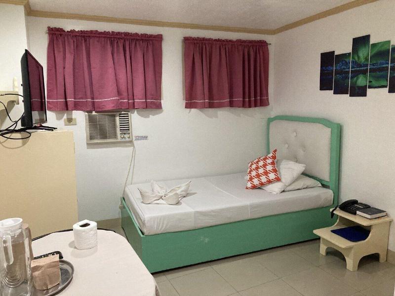 Demiren Hotel And Restaurant image