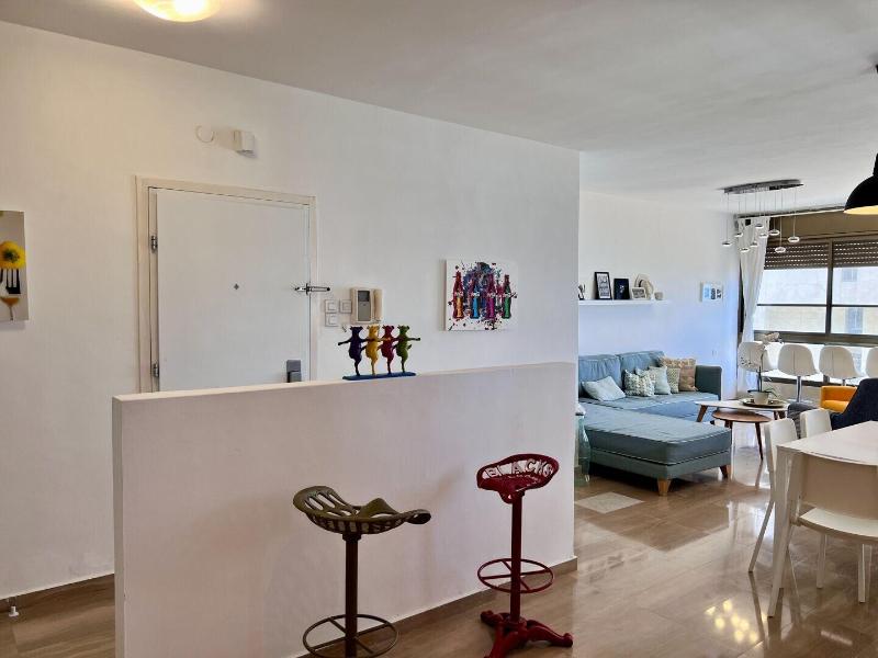 Elegant Apt With Balcony Sea View By Feelhome image