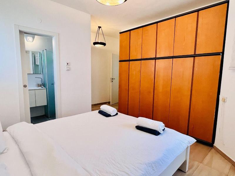 Elegant Apt With Balcony Sea View By Feelhome image