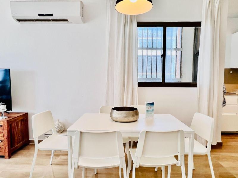 Elegant Apt With Balcony Sea View By Feelhome image