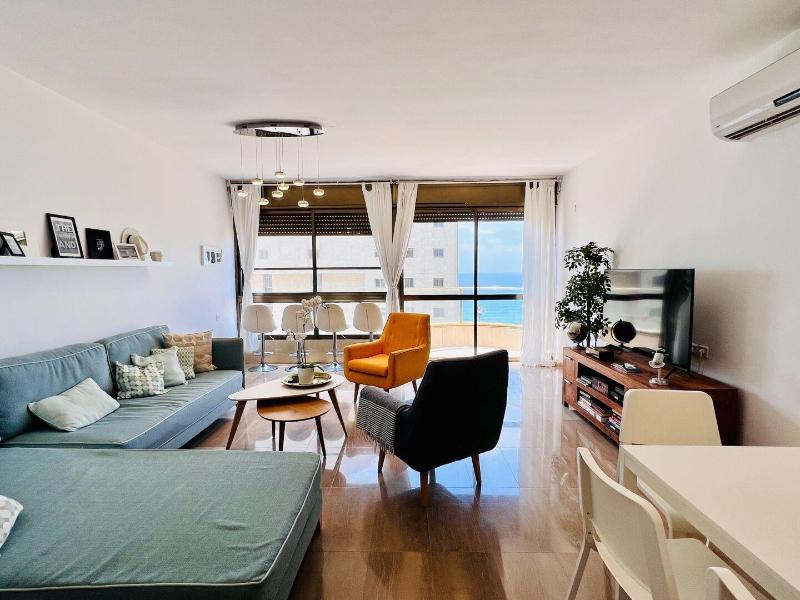 Elegant Apt With Balcony Sea View By Feelhome image