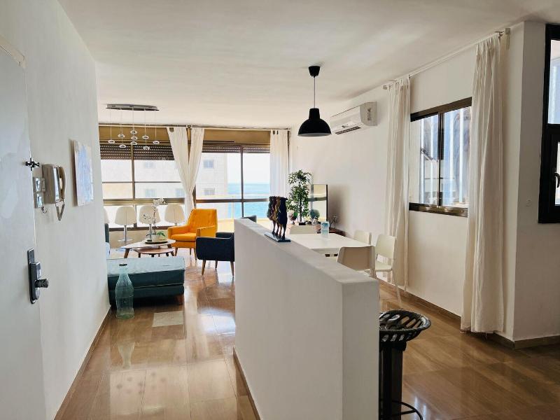 Elegant Apt With Balcony Sea View By Feelhome image