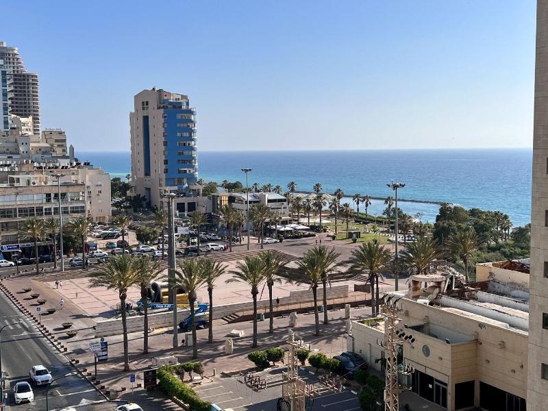 Elegant Apt With Balcony Sea View By Feelhome image