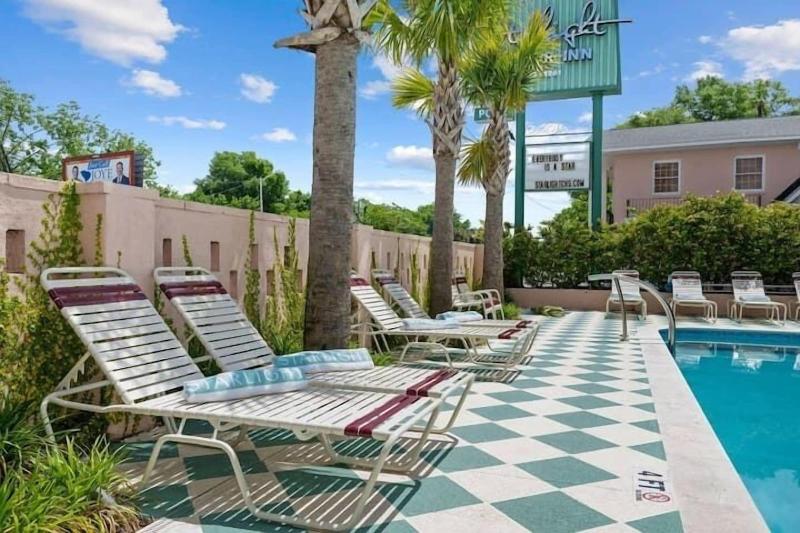 Starlight Motor Inn image