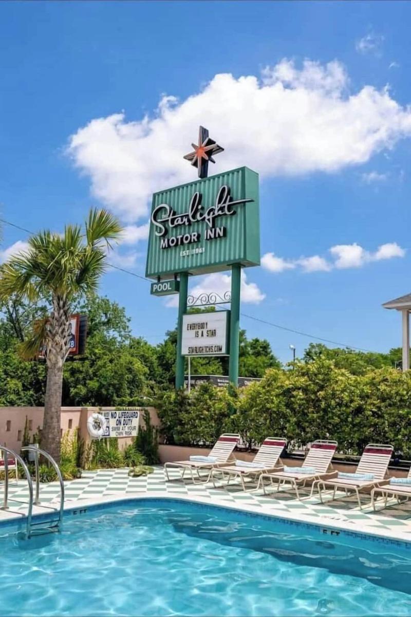 Starlight Motor Inn image