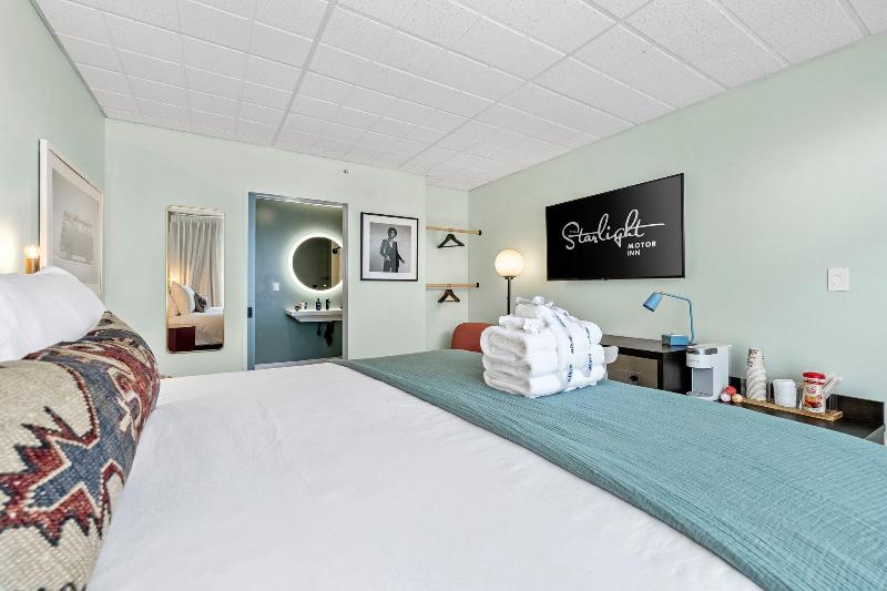 Starlight Motor Inn image
