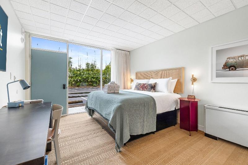 Starlight Motor Inn image