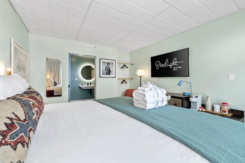 Starlight Motor Inn image