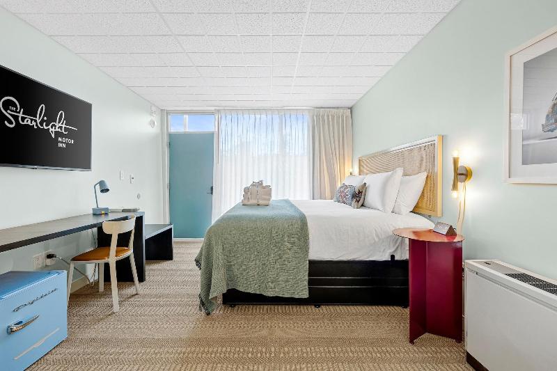 Starlight Motor Inn image