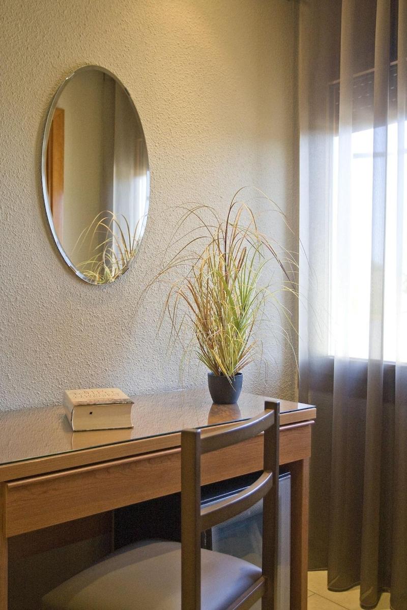 Hostal Barris image