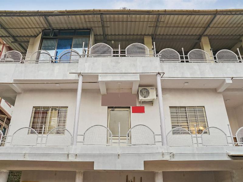 19677 Hotel Gurukrupa