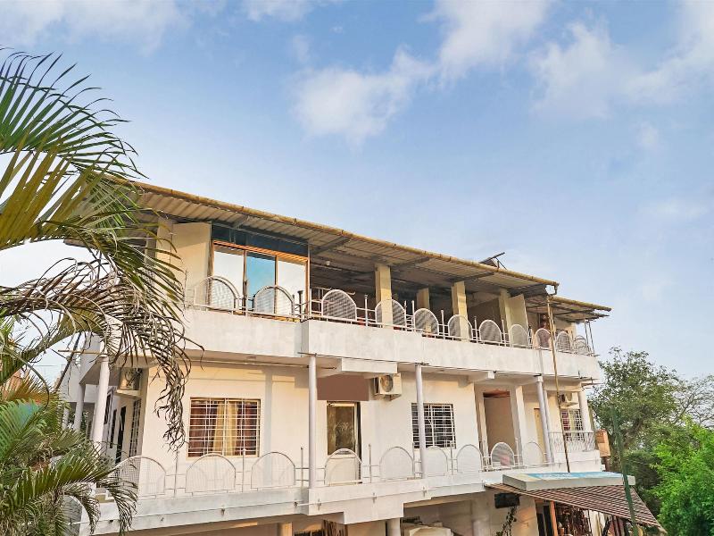 19677 Hotel Gurukrupa