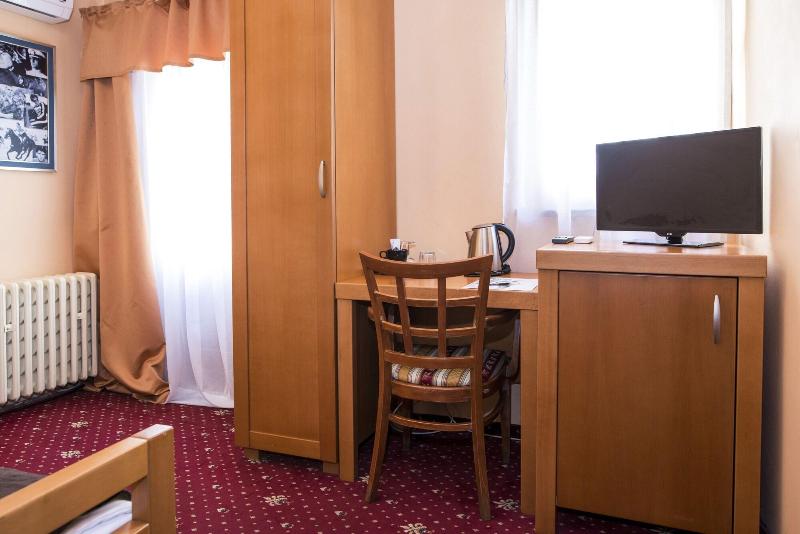 Film Hotel 4