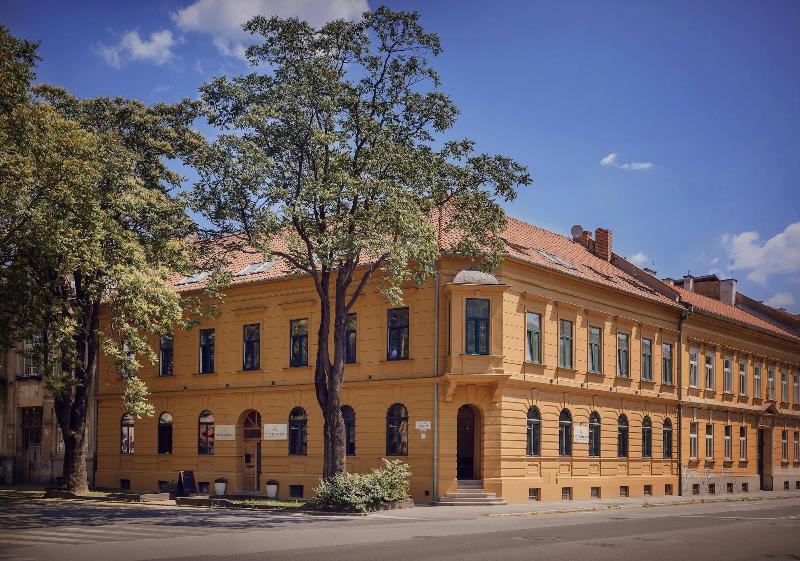 City Residence Apartment Hotel image