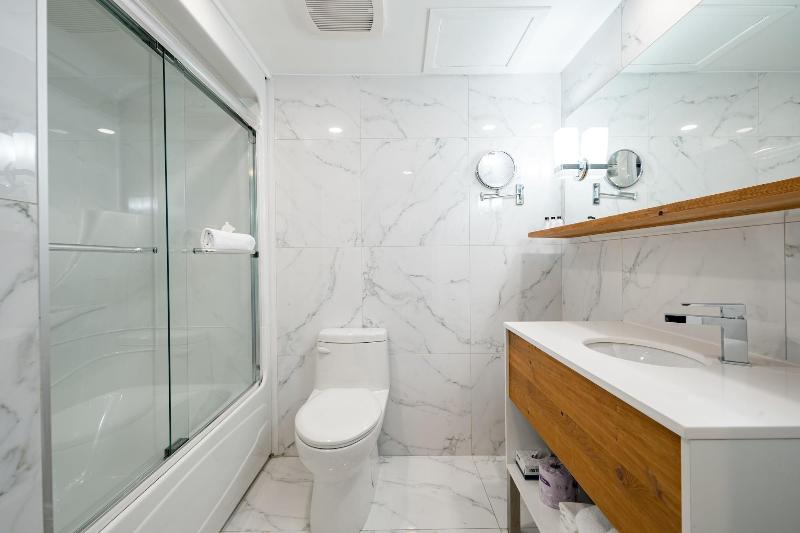 Ha Tel De La Rive image 7