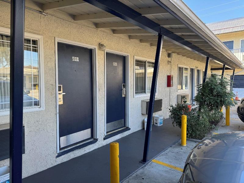 Hiland Motel image