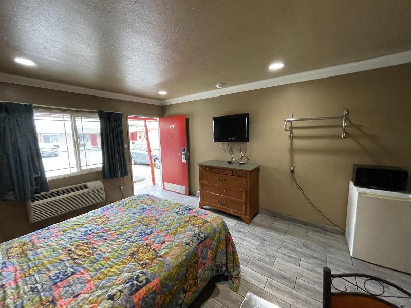 Hiland Motel image