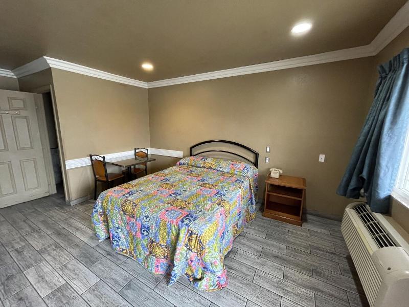 Hiland Motel image