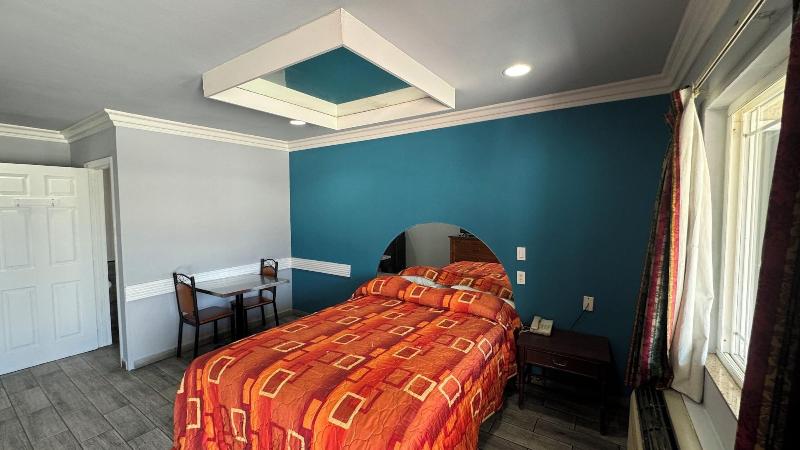 Hiland Motel image