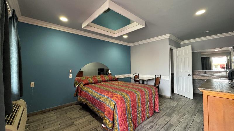 Hiland Motel image