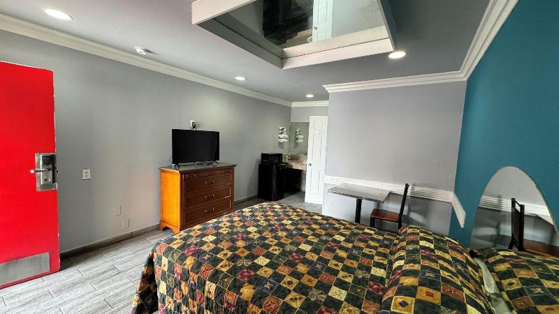 Hiland Motel image