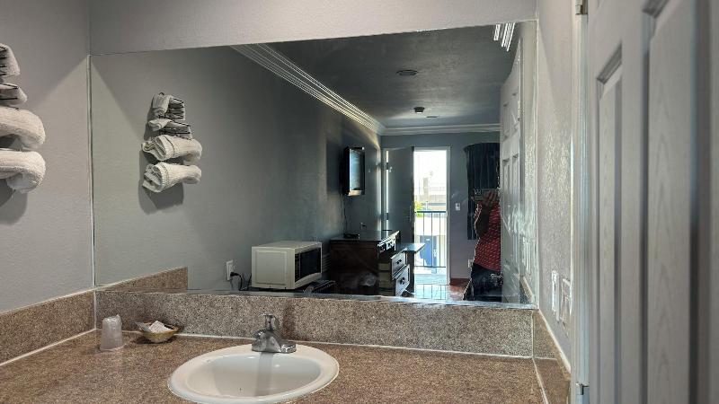 Hiland Motel image