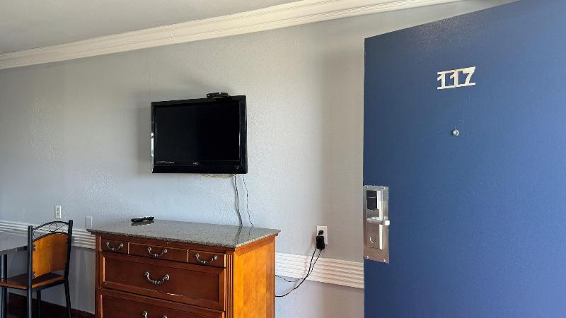 Hiland Motel image