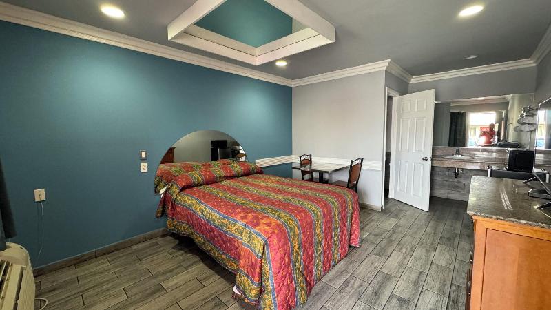 Hiland Motel image