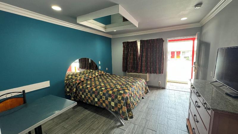 Hiland Motel image