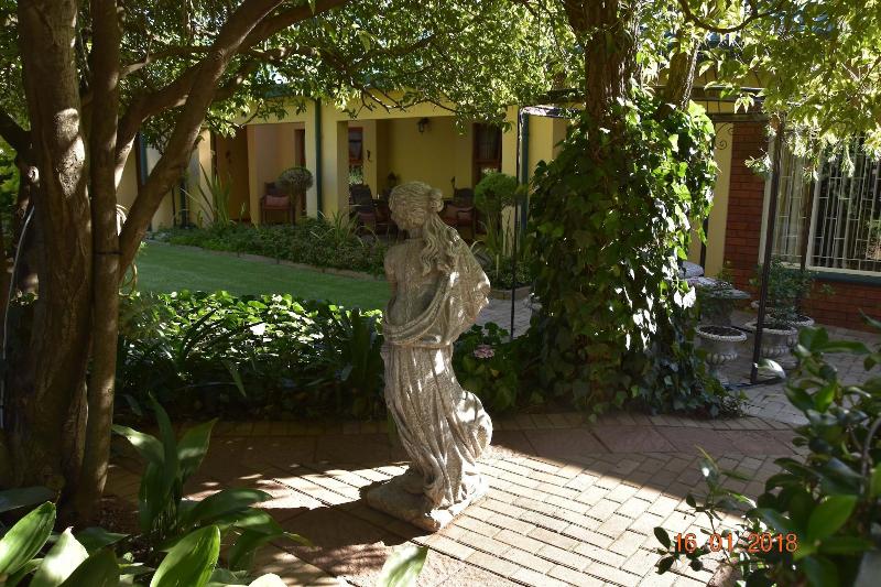 Lamor Guest House