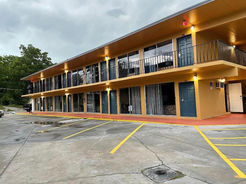 Royal Inn image