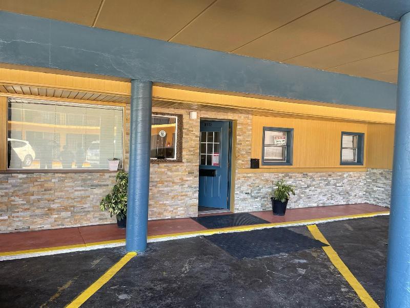 Royal Inn image