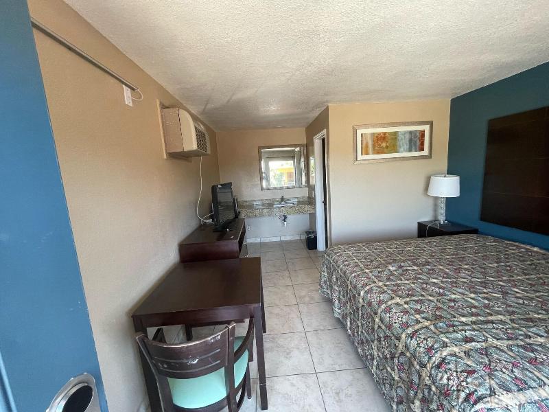 Royal Inn image
