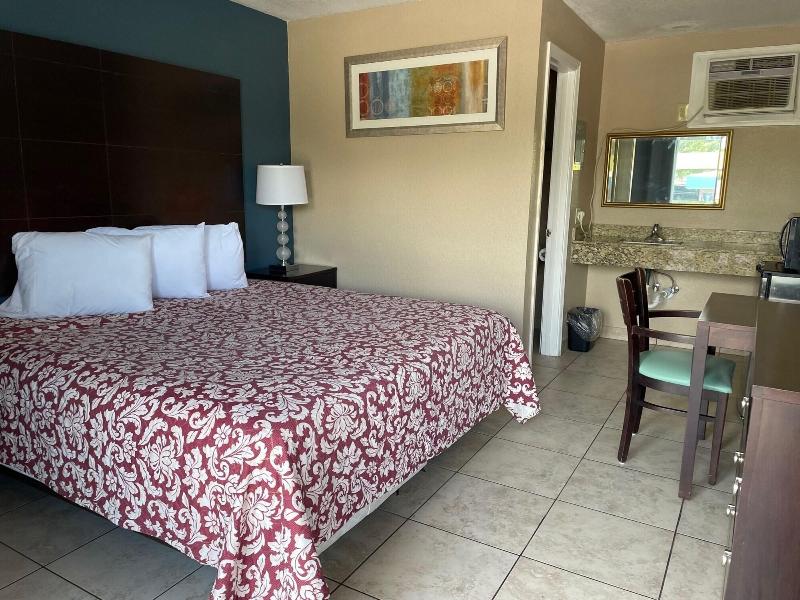 Royal Inn image