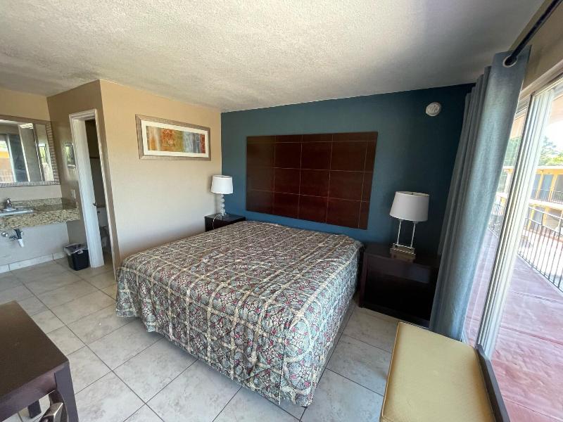 Royal Inn image