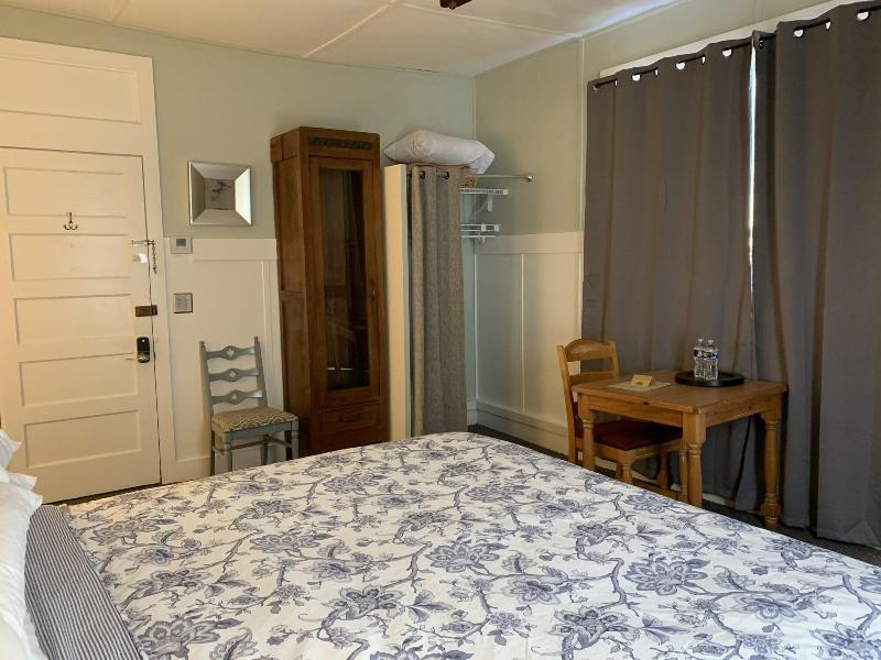 Woodbridge Inn Tavern image