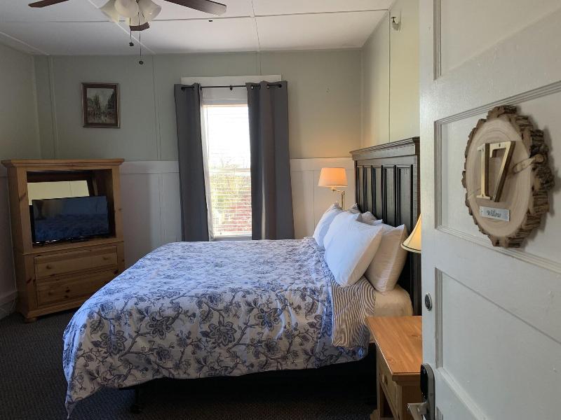 Woodbridge Inn Tavern image