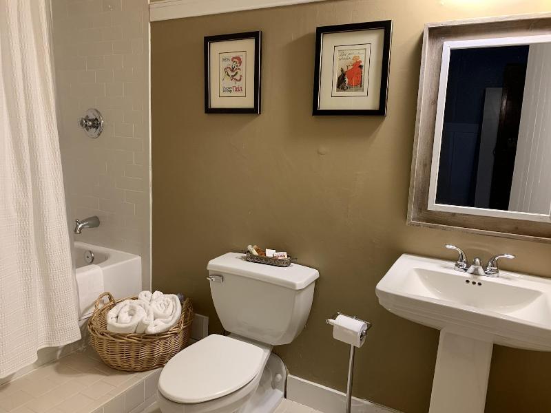 Woodbridge Inn Tavern image